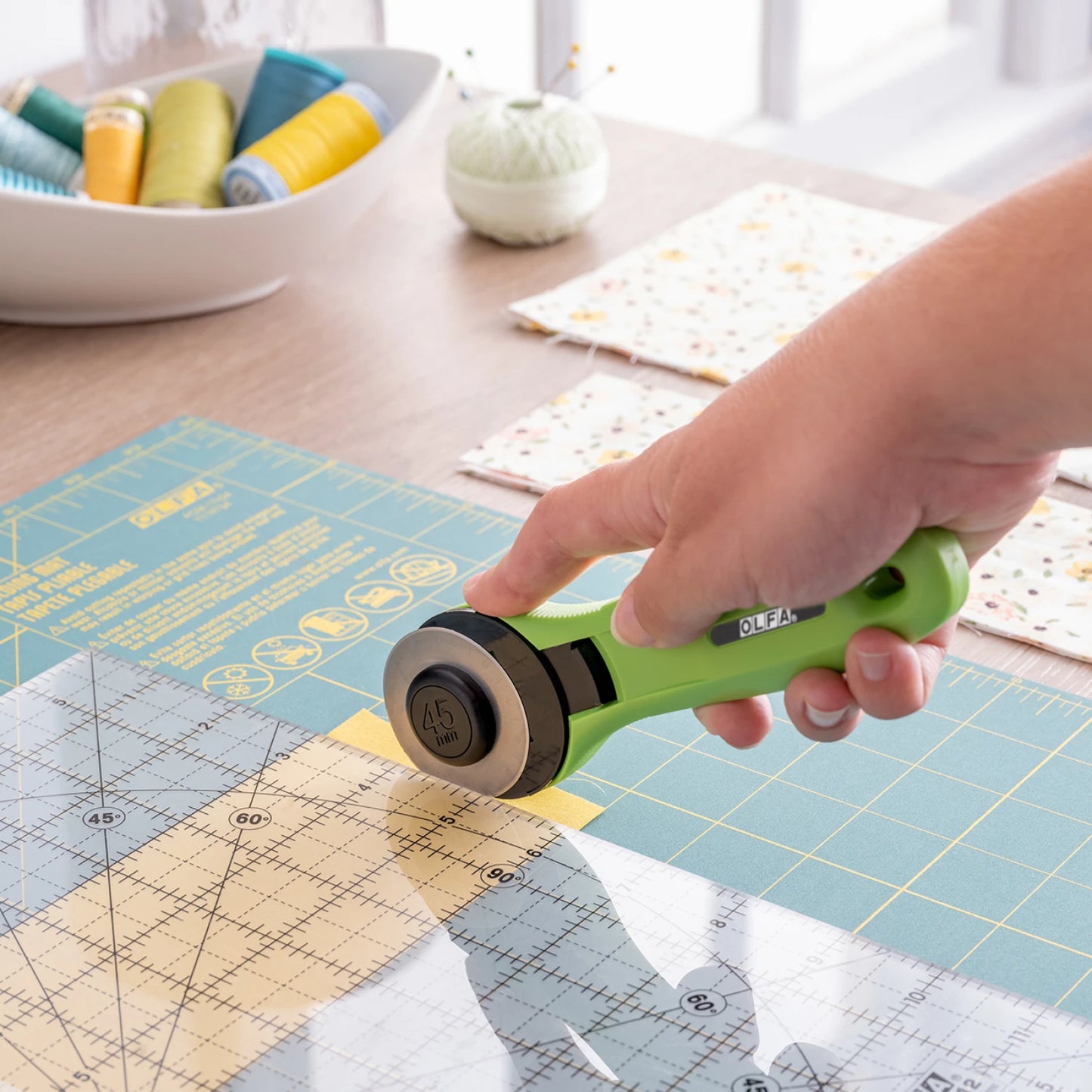 OLFA ROTARY CUTTER 45MM - SPLASH QUICK CHANGE